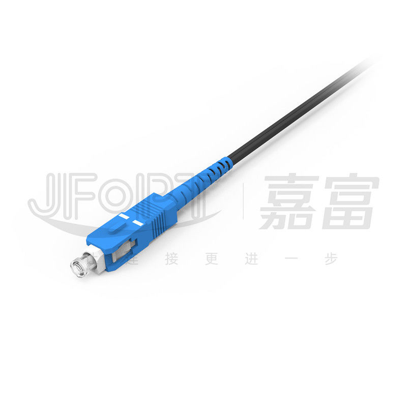 Chaqueta protegida apretada interior de la fibra LSZH del cable de descenso de FTTH que dobla la curva resistente de la fibra insensible