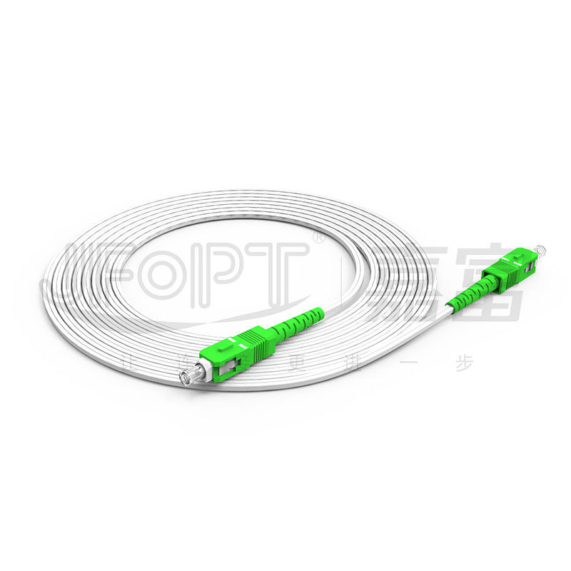 Chaqueta protegida apretada interior de la fibra LSZH del cable de descenso de FTTH que dobla la curva resistente de la fibra insensible