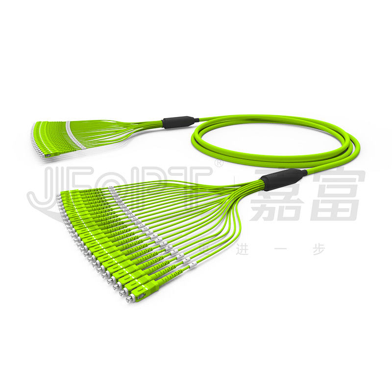 El cable de fribra óptica pre terminado 24 del paquete quita el corazón a la chaqueta de PVC con varios modos de funcionamiento OM5 los 0.5m que ramifican con SC/APC