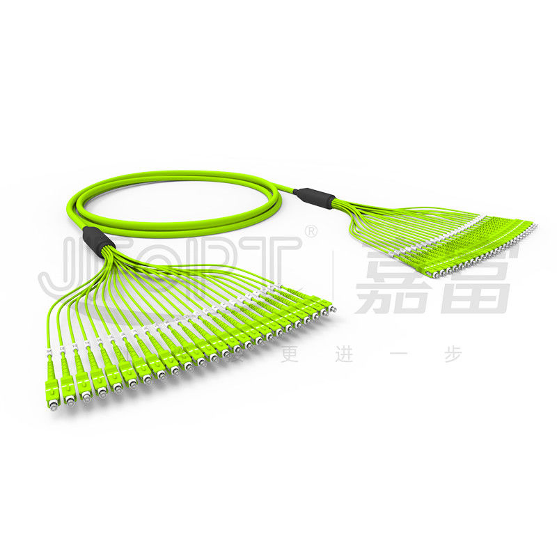 El cable de fribra óptica pre terminado 24 del paquete quita el corazón a la chaqueta de PVC con varios modos de funcionamiento OM5 los 0.5m que ramifican con SC/APC